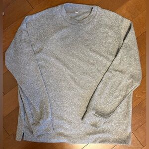 Uniqlo Gray Crewneck Sweater